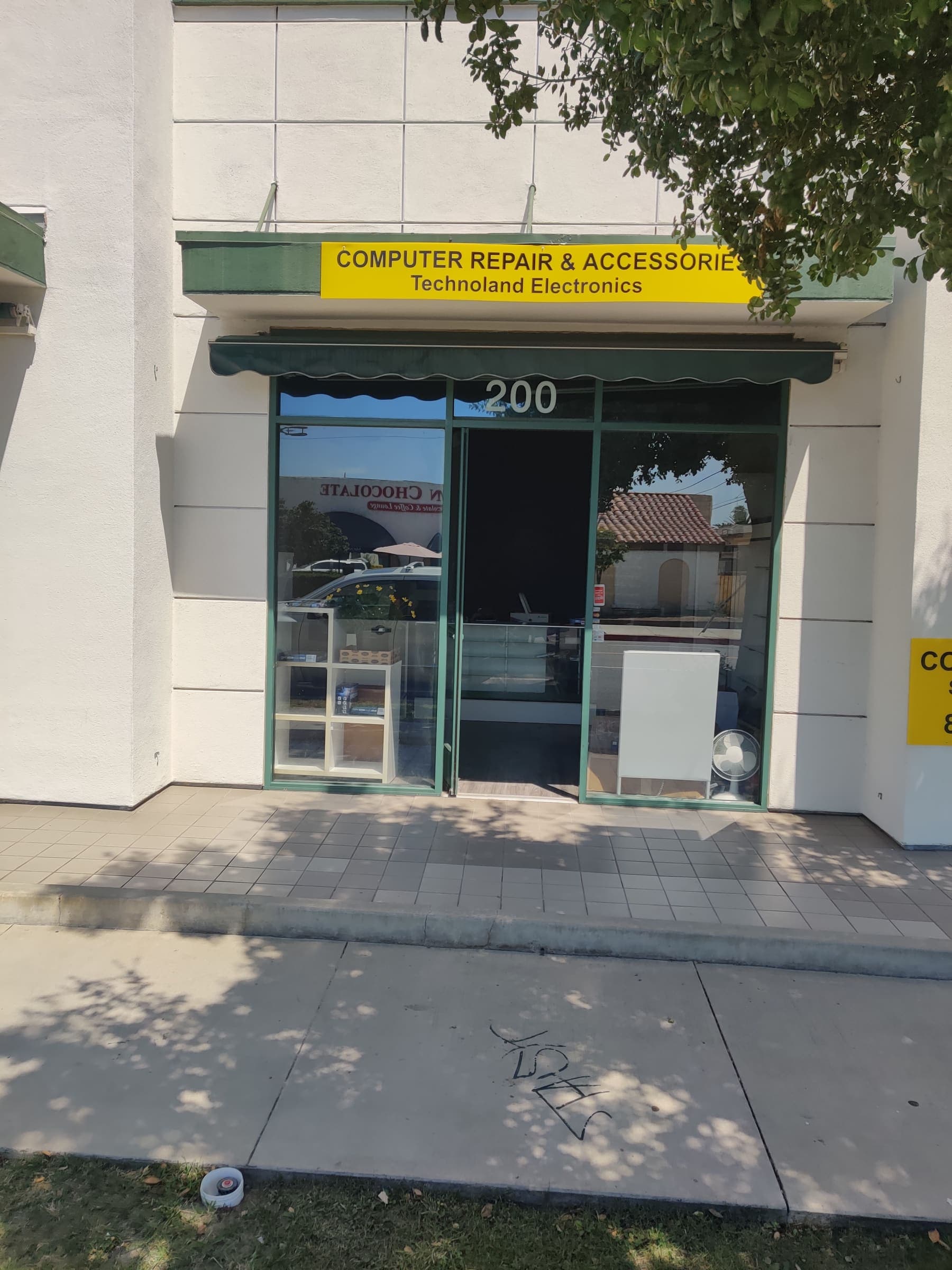 Technoland Computer Repair storefront at 320 North Verdugo Rd. Suite 200, Glendale CA 91206